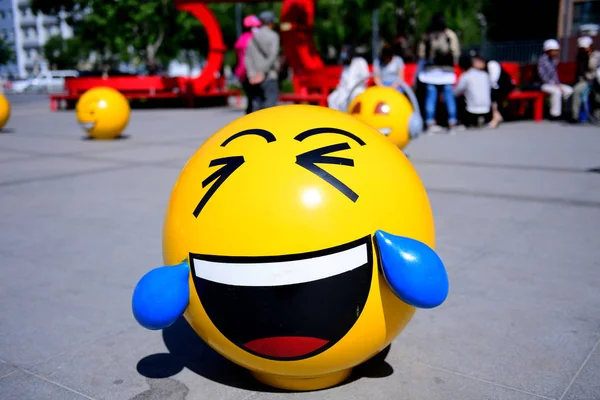 Een Steen Emoji Een Gezichtsuitdrukking Tonen Wordt Afgebeeld Shenyang Stad — Stockfoto