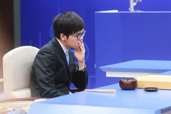 Chiński Player Jie Konkuruje Google Sztucznej Inteligencji Program Alphago Drugim — Zdjęcie stockowe