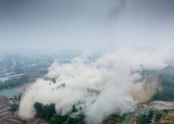 Humo Denso Propaga Después Que Dos Chimeneas 180 Metros Altura —  Fotos de Stock