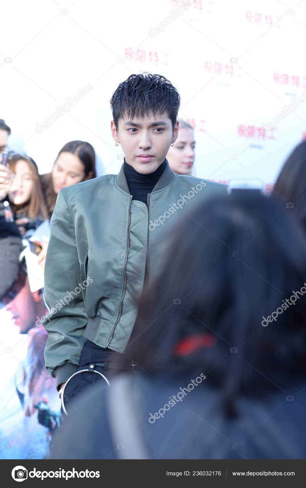 Chinese Actor Kris Yifan Arrives Red Carpet Premiere His Movie – Stock  Editorial Photo © ChinaImages #236032176