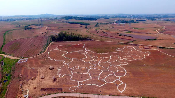 中国の遼寧省の北東部 瀋陽市の地元の農民によって作成された中国の地図の上空表示 31月2017 — ストック写真