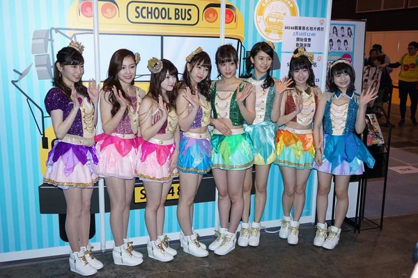 Μέλη Της Ομάδας Κορίτσι Ιαπωνικό Είδωλό Ske48 Θέτουν Κατά Διάρκεια — Φωτογραφία Αρχείου