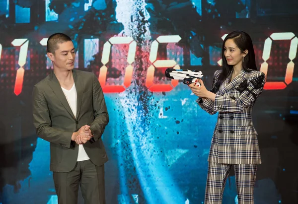 Chinese Actress Yang Right Taiwanese Actor Wallace Huo Attend Press — Stock Photo, Image