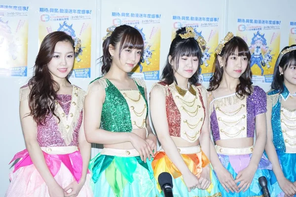 Mitglieder Der Japanischen Mädchengruppe Ske48 Posieren Während Der Hobby Ausstellung — Stockfoto