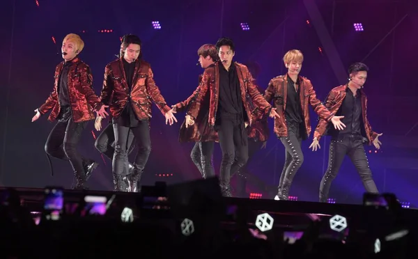 Miembros Del Grupo Infantil Chino Surcoreano Exo Presentan Durante Concierto — Foto de Stock