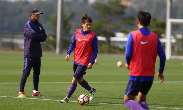 Pemain Dari Tianjin Teda Ambil Bagian Dalam Sesi Pelatihan Okinawa — Stok Foto