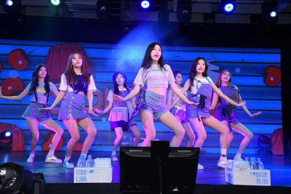 Medlemmar Sydkoreansk Tjejgrupp Sonamoo Utföra Invigningen Korea Varumärke Entertainment Expo — Stockfoto