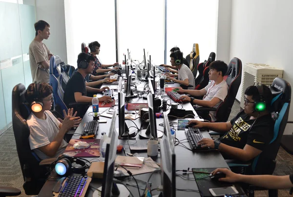 Chinese Players Take Part Closed Sports Training Session Office Building — Stock Photo, Image