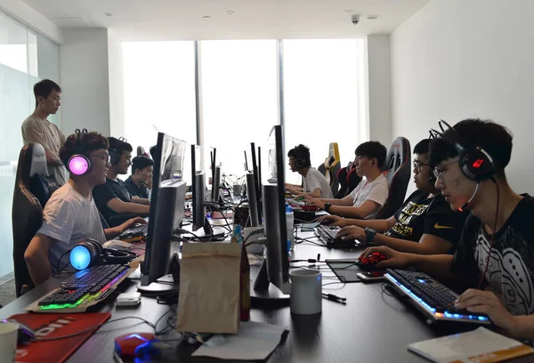 Chinese Players Take Part Closed Sports Training Session Office Building — Stock Photo, Image