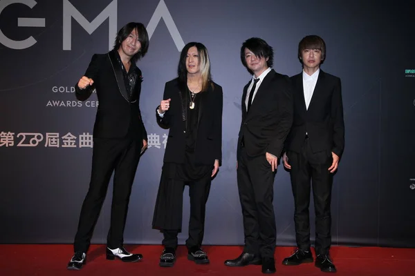 2017年6月24日在台湾台北举行的第28届金曲颁奖典礼上 日本摇滚乐队格莱在红地毯上摆姿势 — 图库照片