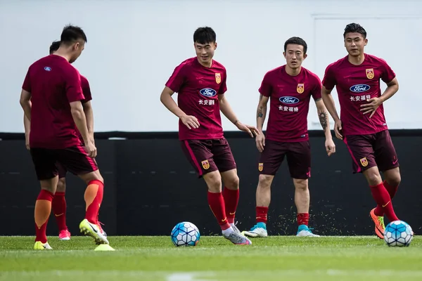 Παίκτες Της Κινεζικής Εθνικής Ομάδας Ποδοσφαίρου Συμμετέχει Μια Συνεδρία Κατάρτισης — Φωτογραφία Αρχείου