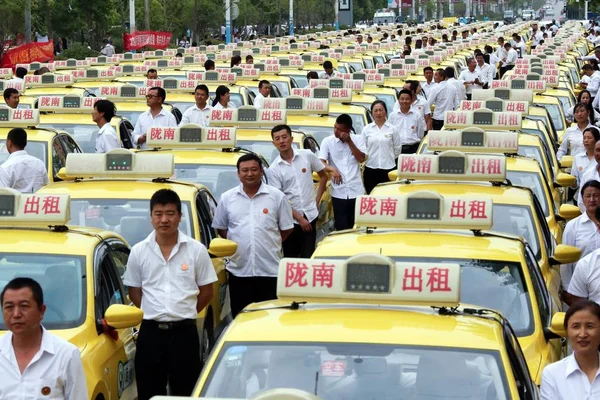 Representan 765 Taxis Conductores Para Ofrecer Viaje Voluntario Los Estudiantes — Foto de Stock