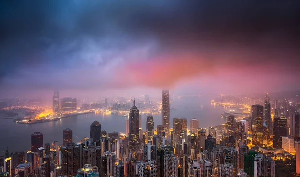 Éjszakai Kilátás Felhőkarcolók Sokemeletes Épületek Közép Végig Victoria Harbor Hong — Stock Fotó