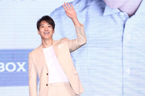 Ator Sul Coreano Kim Rae Won Waves Durante Uma Conferência — Fotografia de Stock