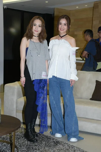 Cantantes Actrices Hong Kong Gillian Chung Izquierda Charlene Choi Del —  Fotos de Stock