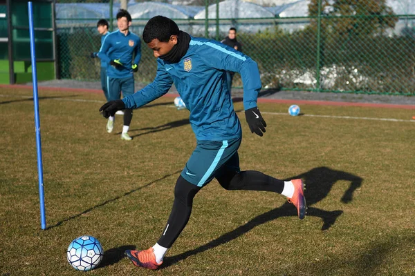 Kolumbianischer Fußballspieler Roger Martinez Von Jiangsu Suning Nimmt Einer Trainingseinheit — Stockfoto