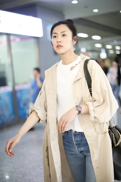 Kinesiska Modell Liu Wen Avbildas Shanghai Hongqiao International Airport Shanghai — Stockfoto