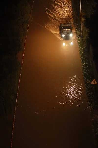 Truck Travels Flooded Road Caused Heavy Rain Liuzhou City South — Stock Photo, Image