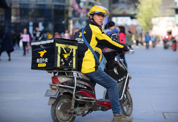 Mensajero Entrega Alimentos Empresa China Entrega Alimentos Línea Meituan Monta — Foto de Stock