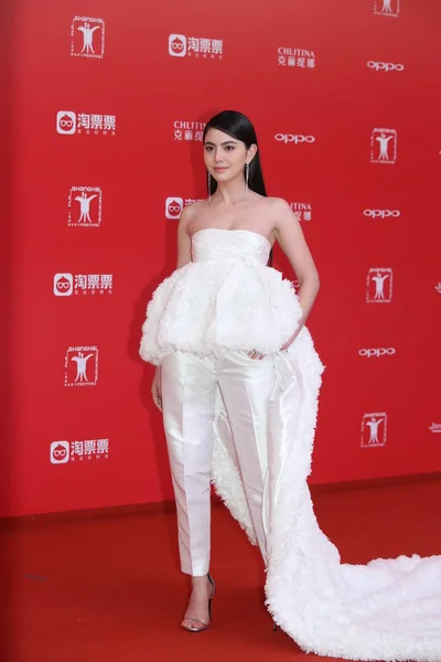 2017 上海で 上海国際映画祭の開会式のレッド カーペットに到着するタイの女優舞 Davika — ストック写真