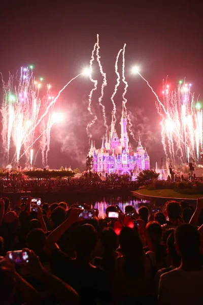 Los Fuegos Artificiales Explotan Sobre Castillo Disney Durante Ceremonia Celebración —  Fotos de Stock