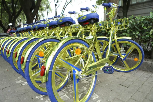 Des Vélos Dorés Service Chinois Partage Vélos Coolqi Sont Alignés — Photo