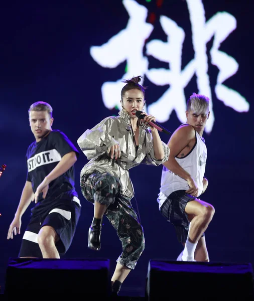 Тайваньская Певица Джолин Цай Центре Выступает Время Театрализованного Представления Xvii — стоковое фото