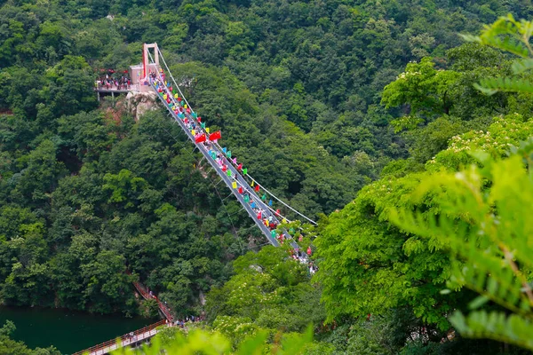 Vue Aérienne Pont Verre Bondé Touristes Dans Région Pittoresque Tianlongchi — Photo