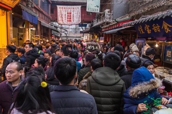 Turistas Lotam Uma Rua Para Celebrar Ano Novo Lunar Chinês — Fotografia de Stock