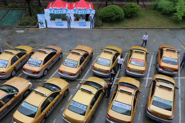Taxis Con Signos Coches Voluntarios Para Examen Ingreso Universidad Alinean — Foto de Stock