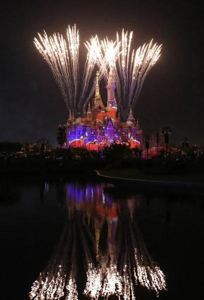 Fuochi Artificio Esplodono Sul Castello Disney Durante Prima Cerimonia Anniversario — Foto Stock