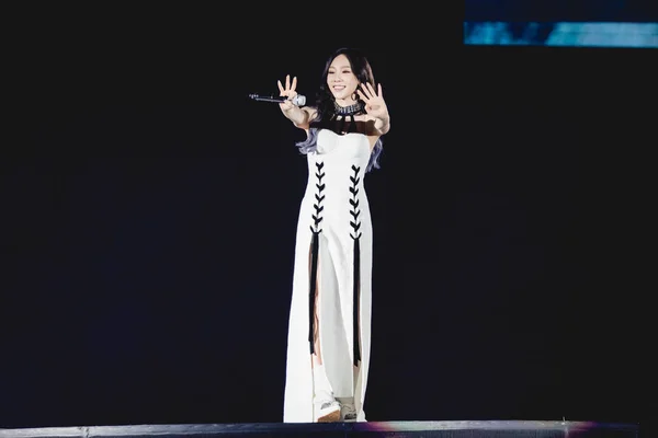 2017 日彼女のソロのコンサート 中国で ペルソナ 中に実行する韓国の女性グループ 少女時代 の韓国歌手キム テヨン Taeyeon としてよりもっとよく知られている — ストック写真