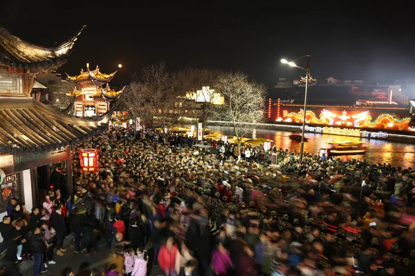 Туристи Натовпу Щоб Відсвяткувати Свято Ліхтарів Храм Конфуція Місті Нанкін — стокове фото
