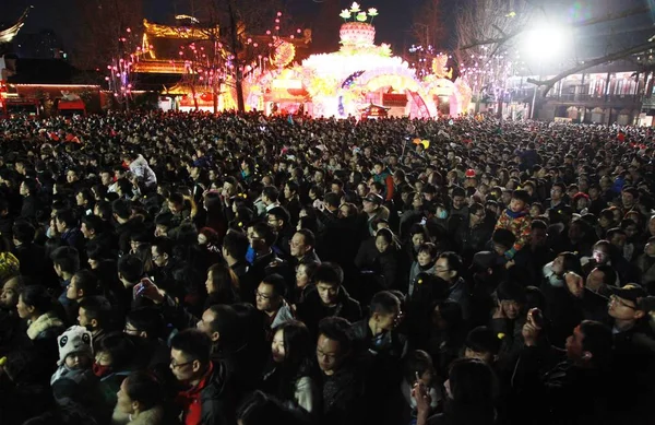 Tourists Crowd Celebrate Lantern Festival Confucius Temple Nanjing City East — Stock Photo, Image