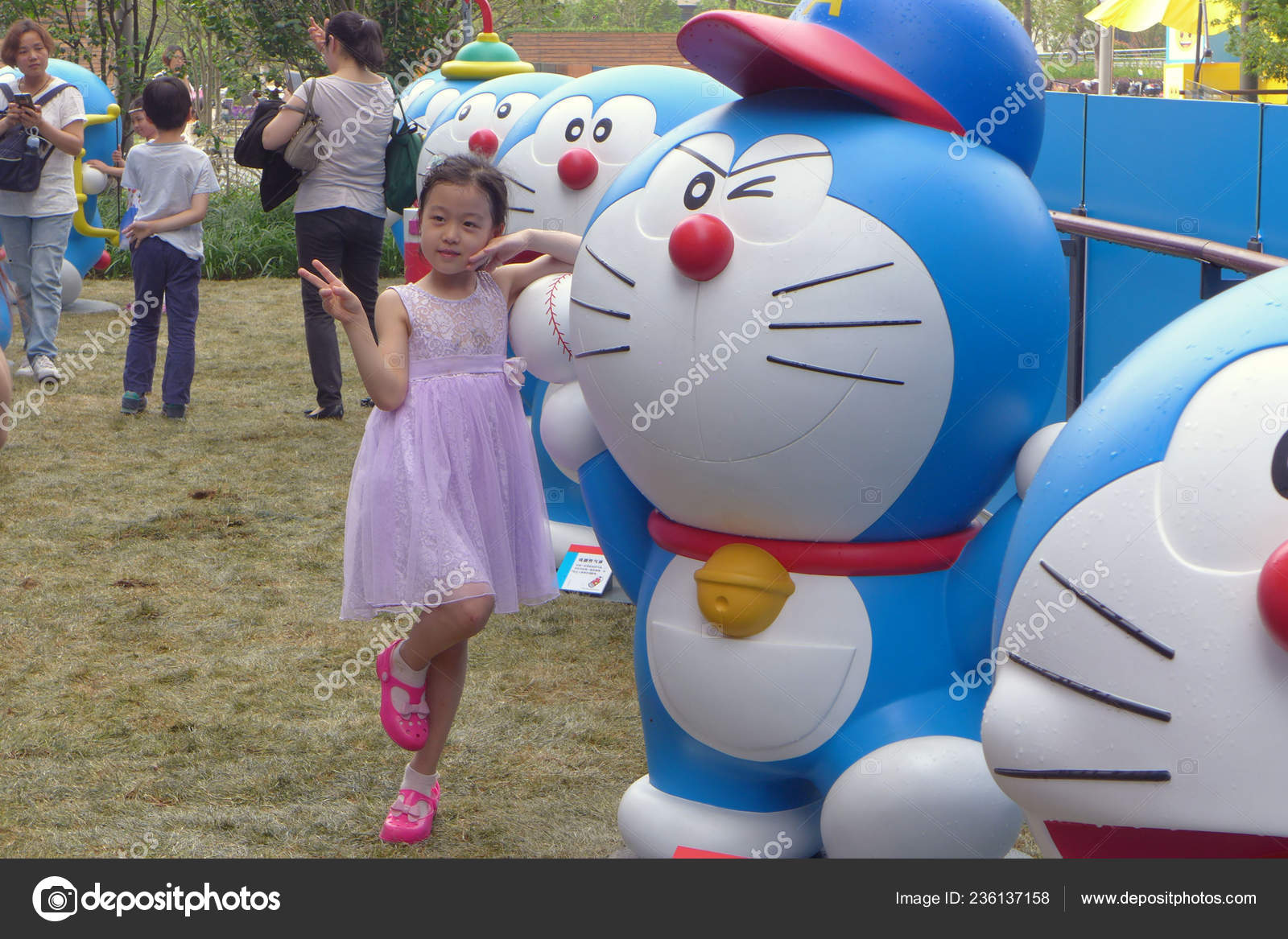Visitor Takes Photos Models Doraemon Famous Japanese Cartoon Character Exhibition Stock Editorial Photo C Chinaimages
