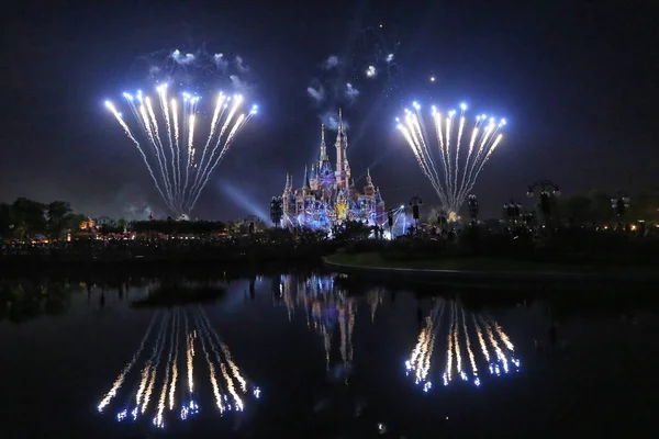 Fireworks Explode Disney Castle First Anniversary Celebration Ceremony Shanghai Disneyland — Stock Photo, Image