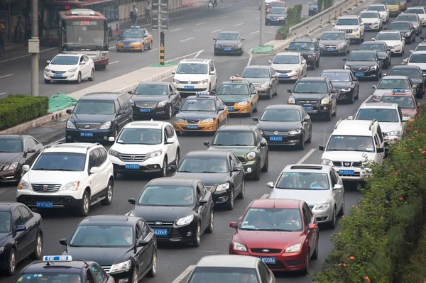 Massor Fordon Rör Långsamt Trafikstockning Väg Peking Kina September 2016 — Stockfoto