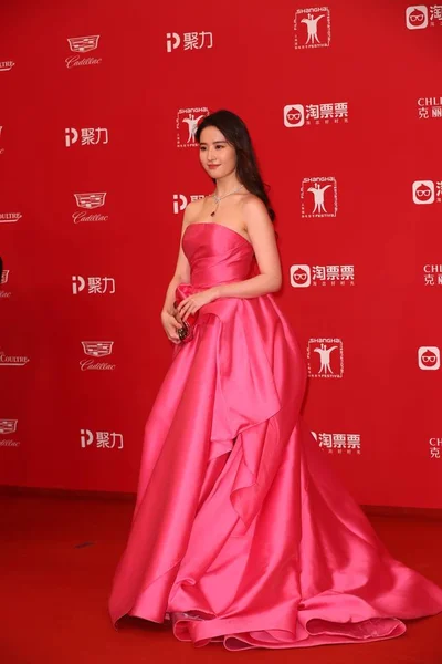 Actrice Chinoise Liu Yifei Arrive Sur Tapis Rouge Pour Cérémonie — Photo