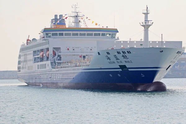 Ozeanblauwal Chinas Inland Entwickeltes Großes Passagier Containerschiff Erreicht Den Yantai — Stockfoto