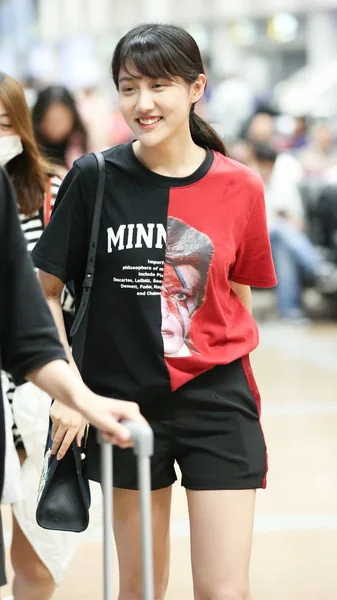 Yitong Dari Grup Vokal Wanita Tiongkok Snh48 Ditampilkan Bandar Udara — Stok Foto