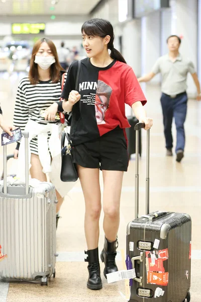 Yitong Chinese Girl Group Snh48 Pictured Beijing Capital International Airport — Stock Photo, Image