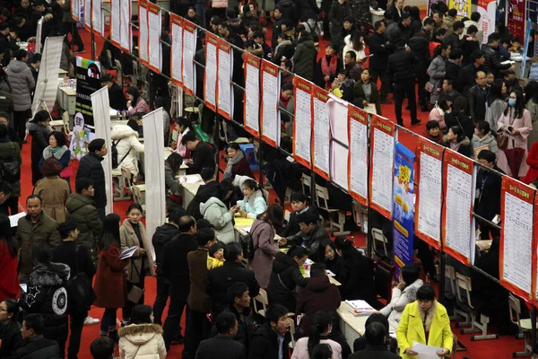 Jobsuchende Sehen Sich Während Einer Personalmesse Tonglu County Stadt Hangzhou — Stockfoto