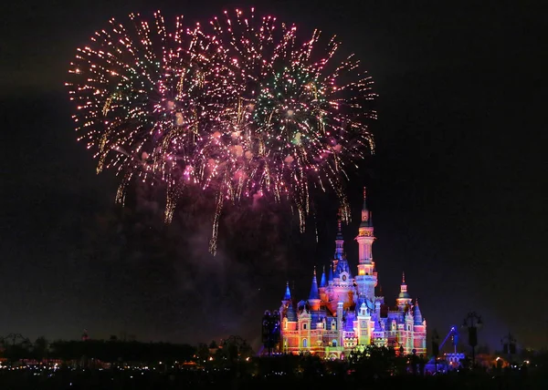 Fireworks Explode Disney Castle First Anniversary Celebration Ceremony Shanghai Disneyland — Stock Photo, Image