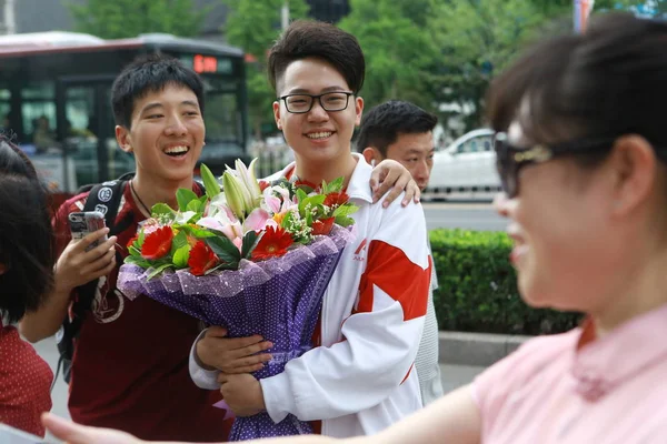 中国学生 2017年全国高考 中国人民大学附属高中 2017年6月8日 — 图库照片