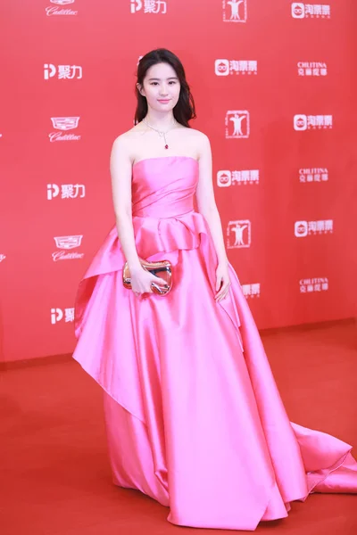 Aktris Tiongkok Liu Yifei Tiba Karpet Merah Untuk Upacara Pembukaan — Stok Foto