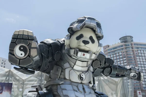 Eine Tai Chi Panda Skulptur Steht Vor Dem Globalen Hafen — Stockfoto