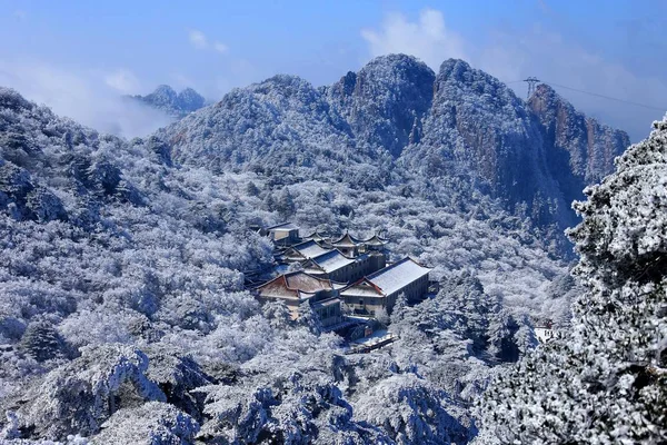 Paisaje Pinos Cubiertos Nieve Montaña Huangshan Monte Huangshan Ciudad Huangshan — Foto de Stock