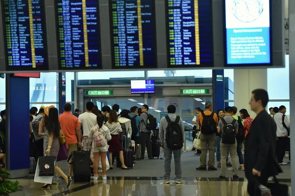 Folle Passeggeri Cui Voli Sono Stati Cancellati Ritardati Causa Del — Foto Stock