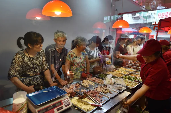 Ebeveynler Aynı Zamanda Gaokao Olarak Bilinen Yaklaşan Ulusal Kolej Giriş — Stok fotoğraf