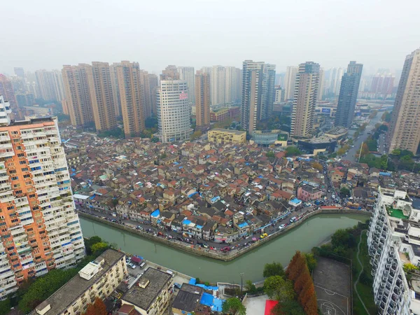 Aerial View Shantytown Old Houses Next Clusters Modern High Rise — Stock Photo, Image